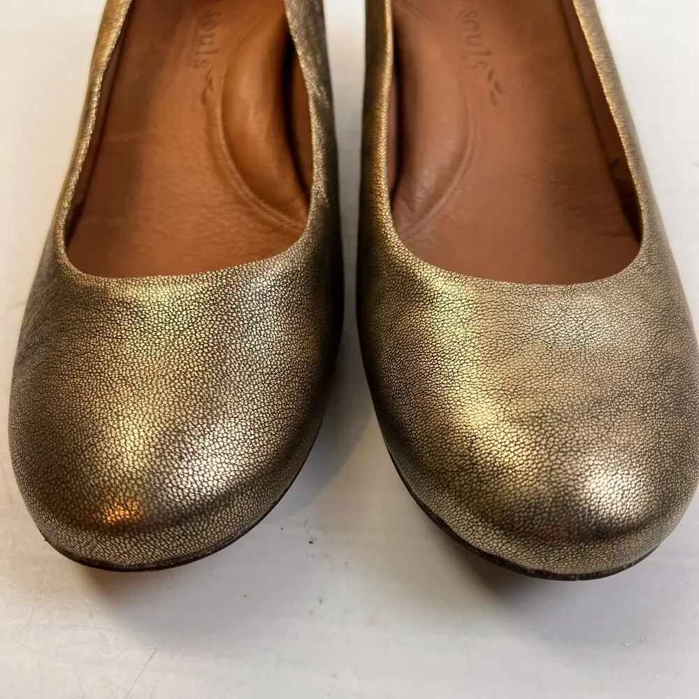 Gentle Souls By Kenneth Cole Women's 7.5 Gold Metallic Pumps Comfort Shoes